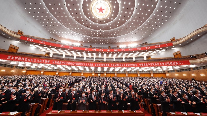2022年10月22日，北京人民大会堂。2300多名党的二十大代表和特邀代表，以无记名投票方式，选举出由376名中央委员、候补中央委员组成的中国共产党第二十届中央委员会和133名中央纪委委员组成的第二十届中央纪律检查委员会。