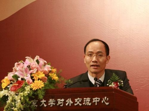 图为证监会法律部主任黄炜。