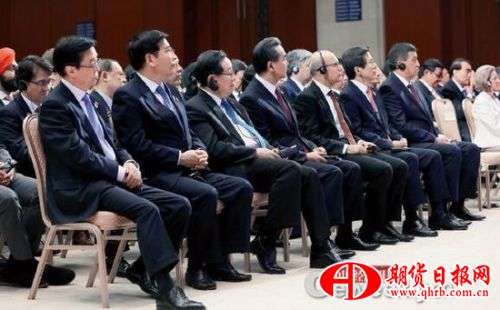 6月27日，来自全球2000多名政商学界代表在2016 夏季达沃斯论坛现场聆听了国务院总理李克强的开幕致词。《中国经济周刊》视觉中心 首席摄影记者 肖翊 摄