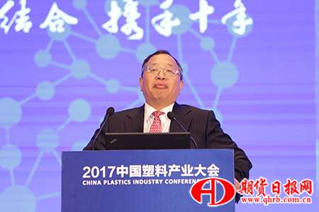 中国石油和化工联合会副会长兼秘书长赵俊贵